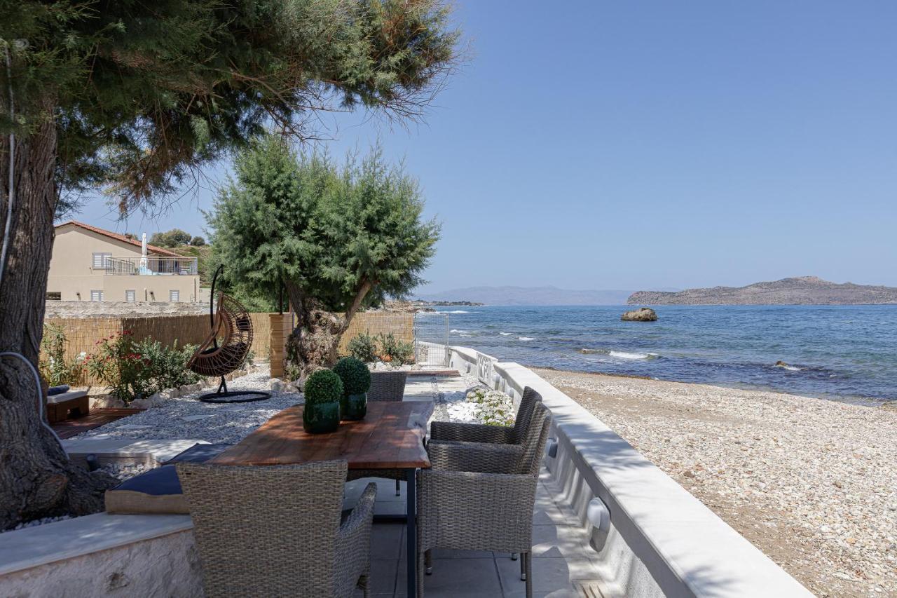 Villa Seashell -Wonderful Newly Renovated Villa On The Beach Galatas  Exterior photo