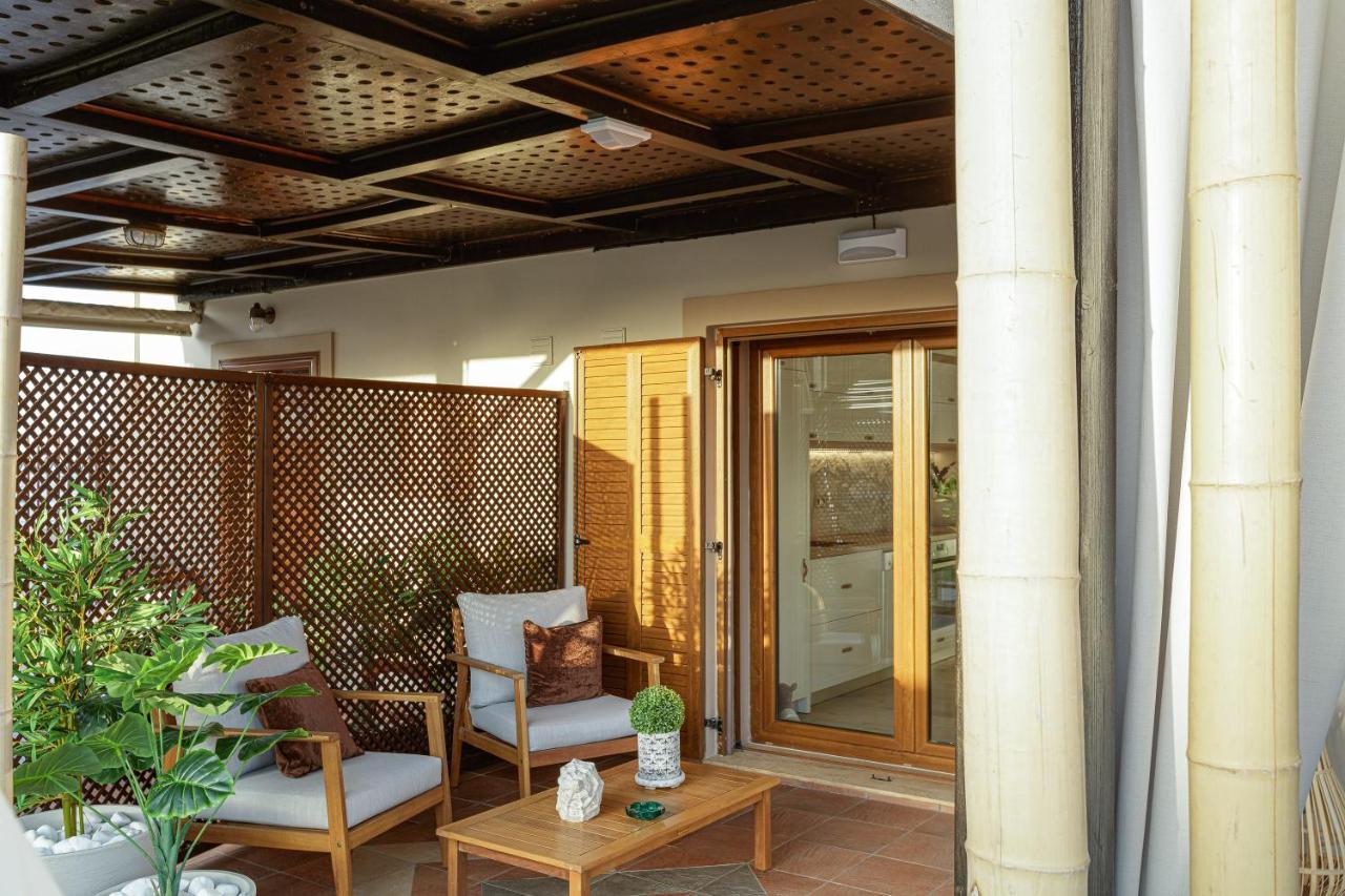 Villa Seashell -Wonderful Newly Renovated Villa On The Beach Galatas  Exterior photo