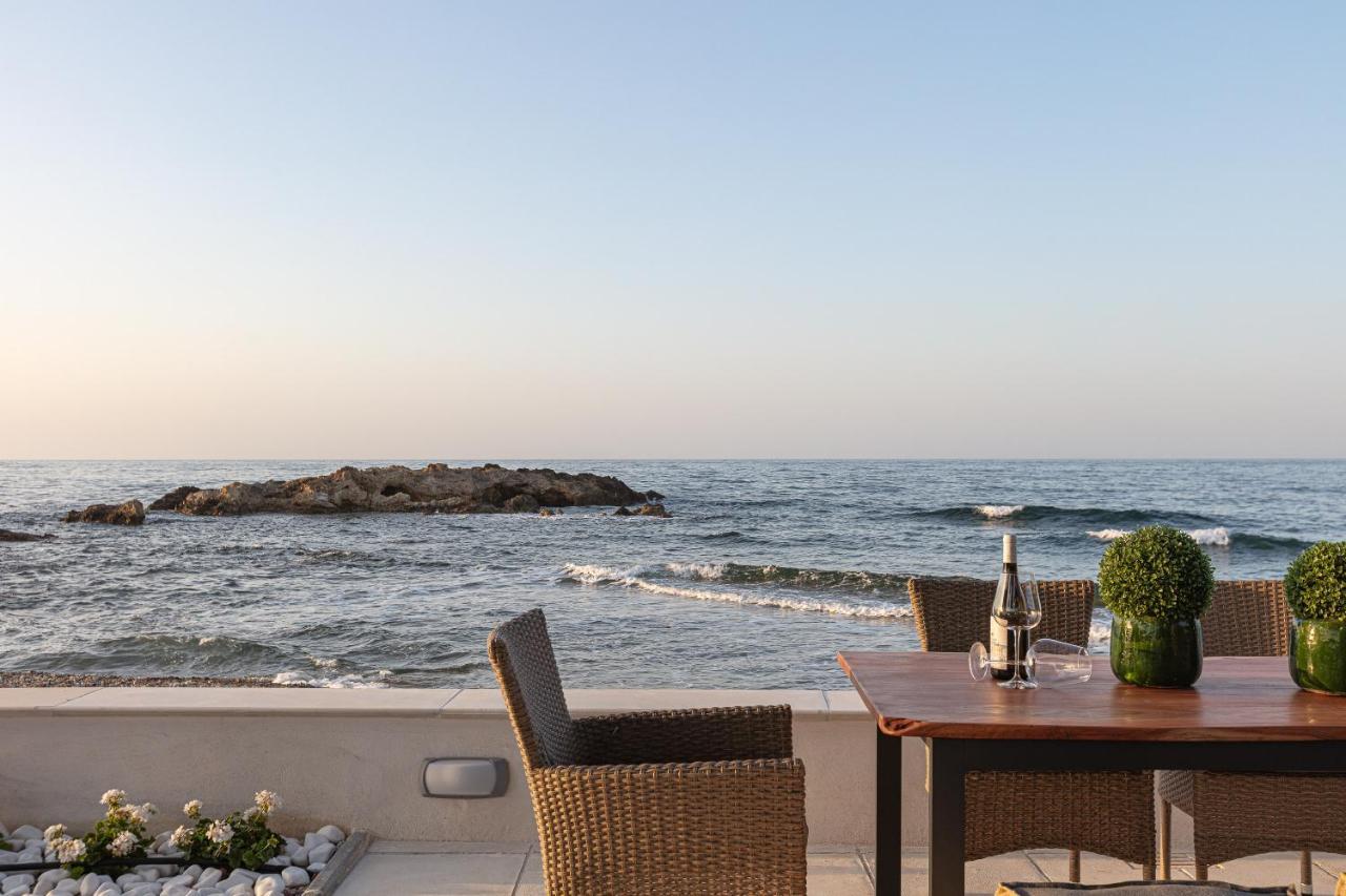 Villa Seashell -Wonderful Newly Renovated Villa On The Beach Galatas  Exterior photo